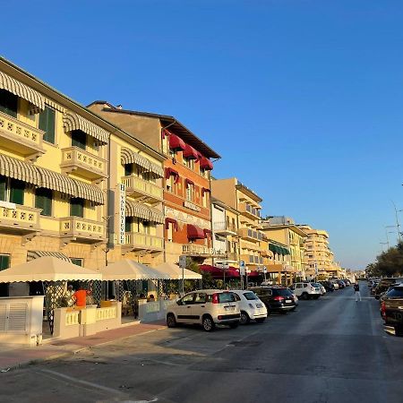 Hotel Valdinievole Лидо Ди Камайоре Екстериор снимка