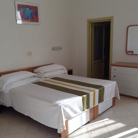 Hotel Valdinievole Лидо Ди Камайоре Екстериор снимка