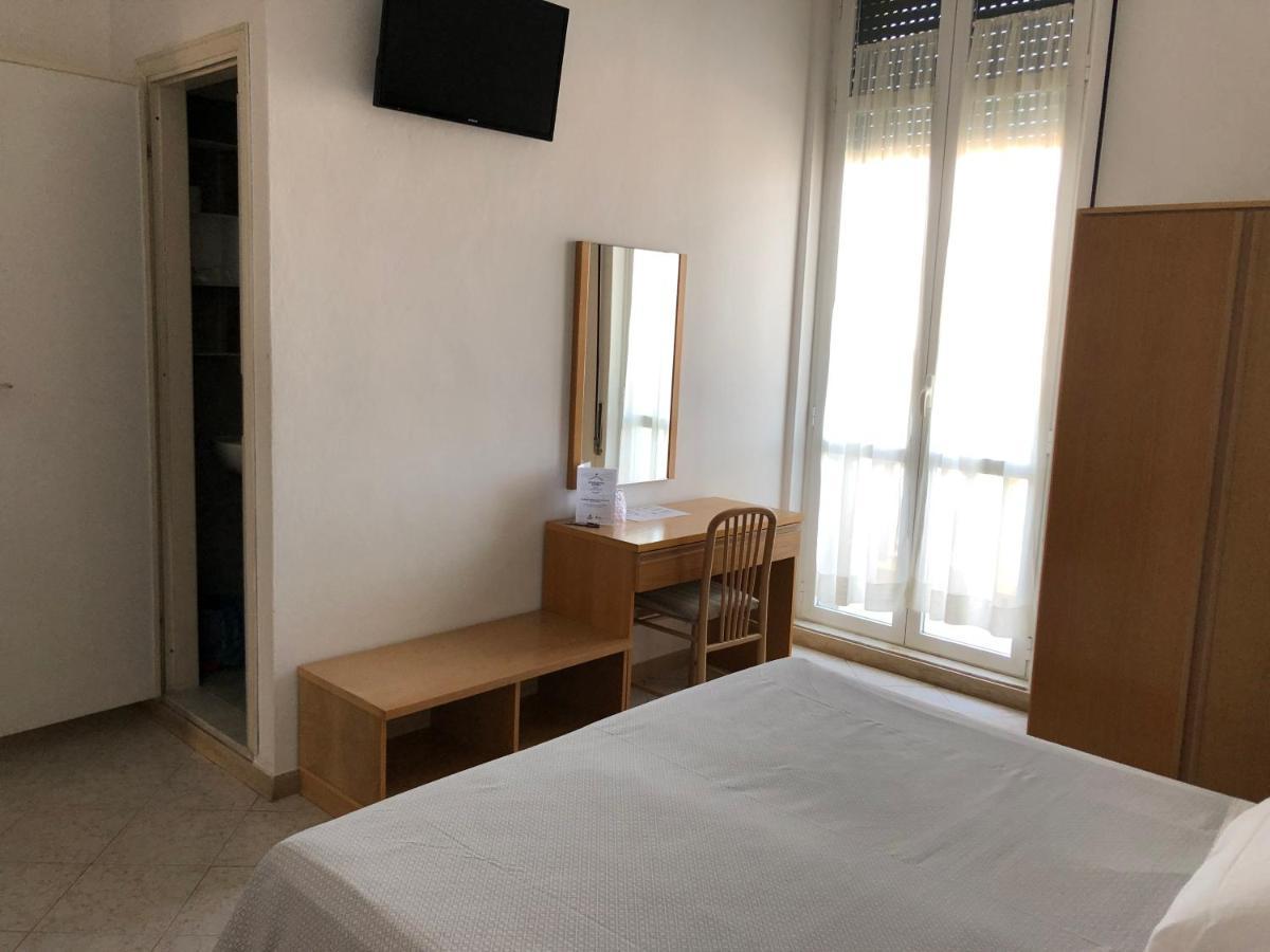 Hotel Valdinievole Лидо Ди Камайоре Екстериор снимка