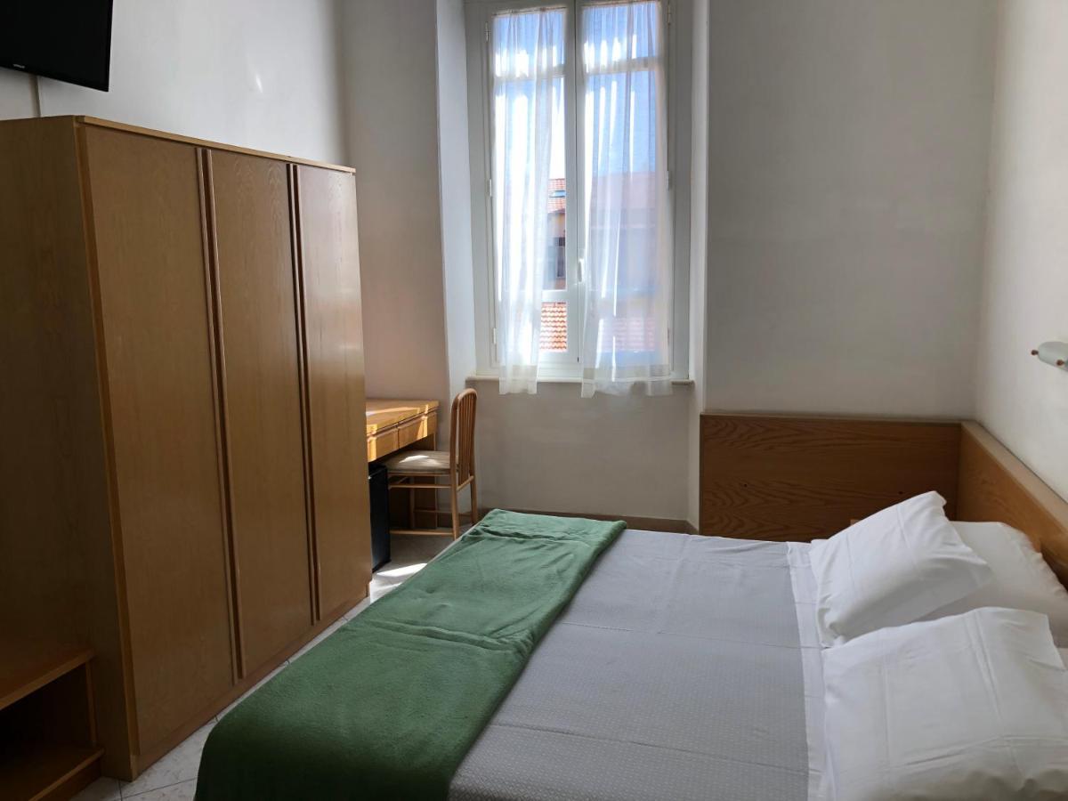 Hotel Valdinievole Лидо Ди Камайоре Екстериор снимка