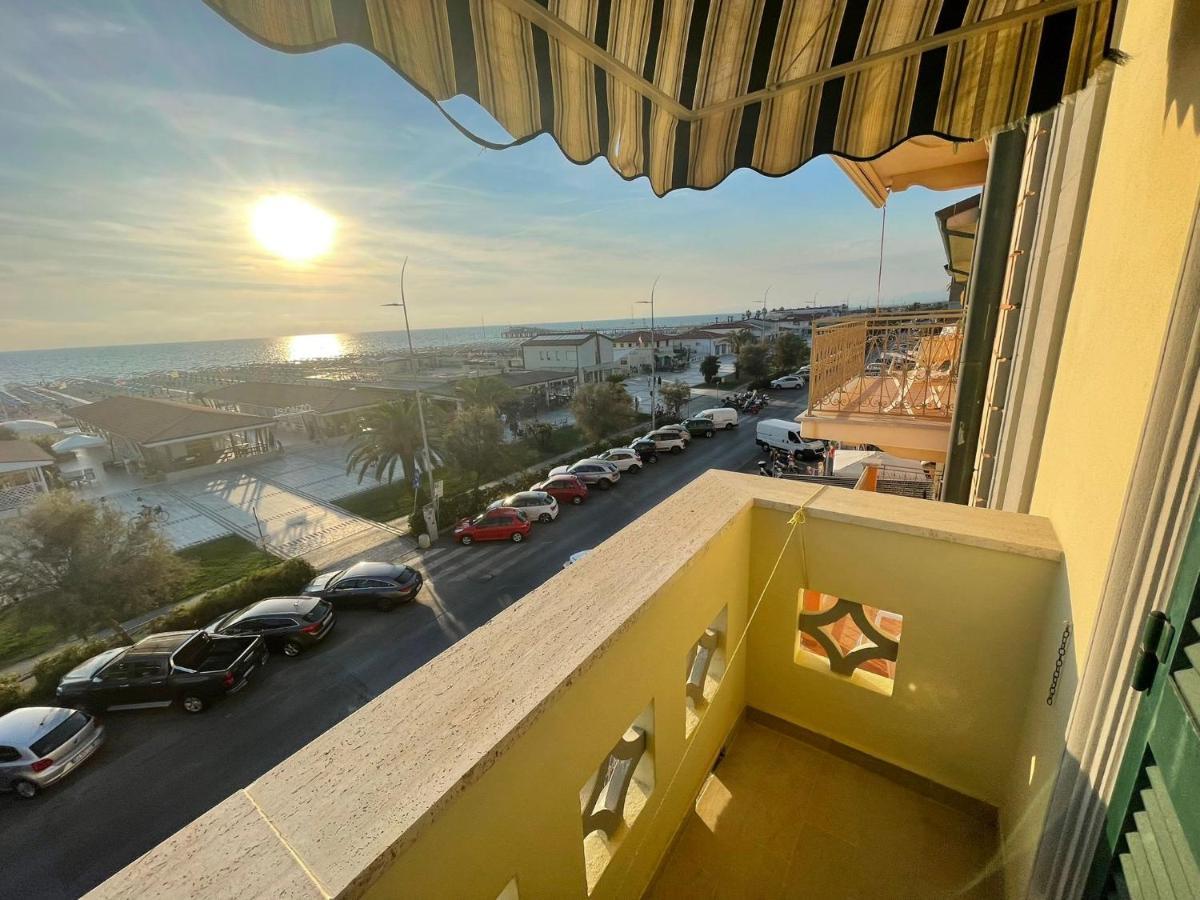 Hotel Valdinievole Лидо Ди Камайоре Екстериор снимка