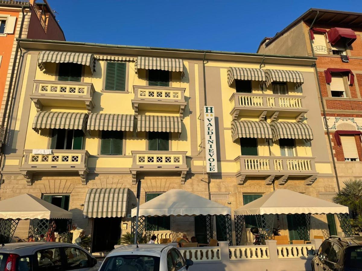 Hotel Valdinievole Лидо Ди Камайоре Екстериор снимка