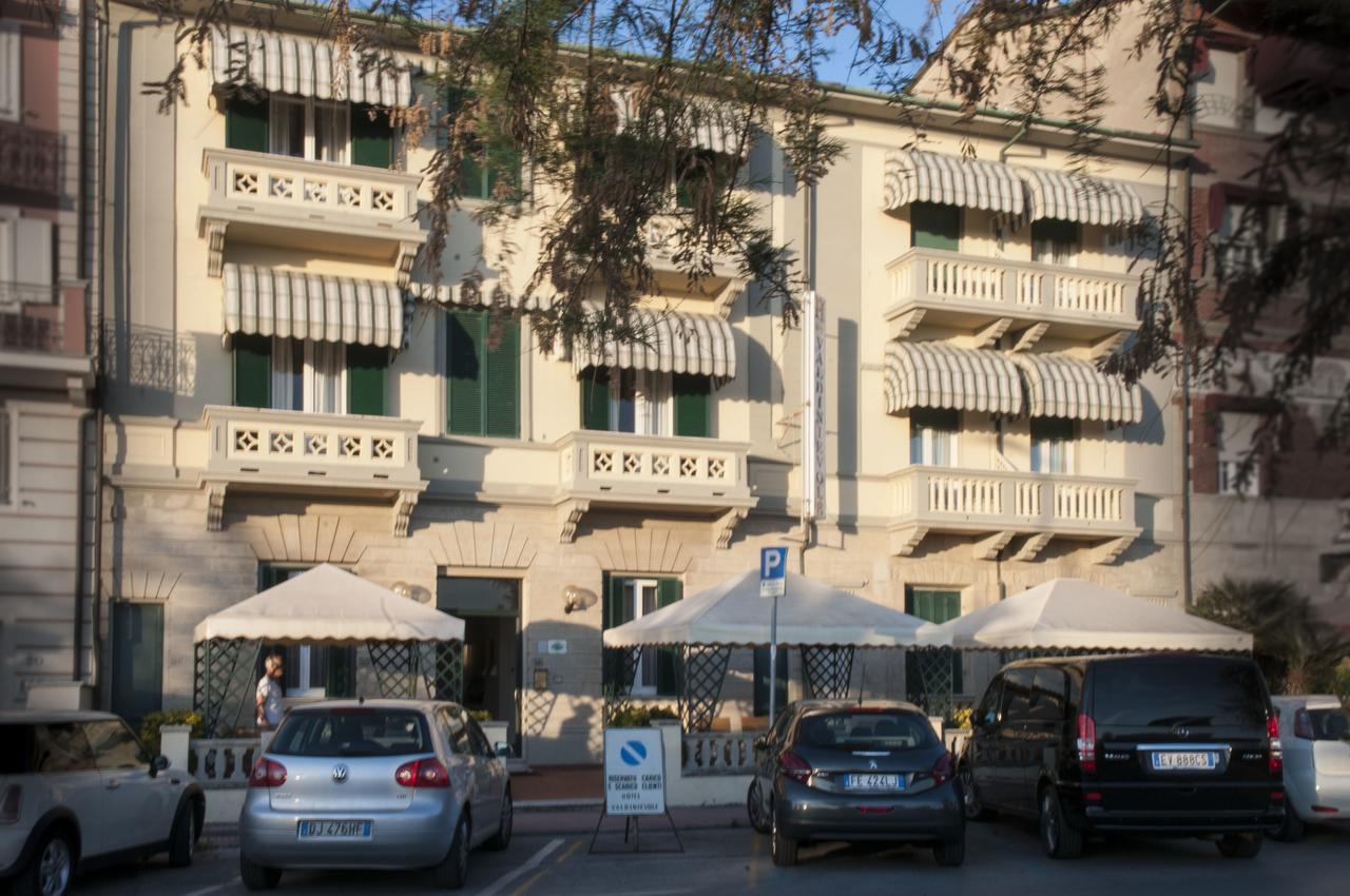 Hotel Valdinievole Лидо Ди Камайоре Екстериор снимка