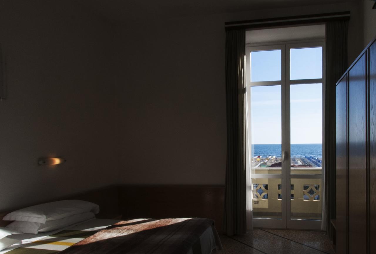 Hotel Valdinievole Лидо Ди Камайоре Екстериор снимка