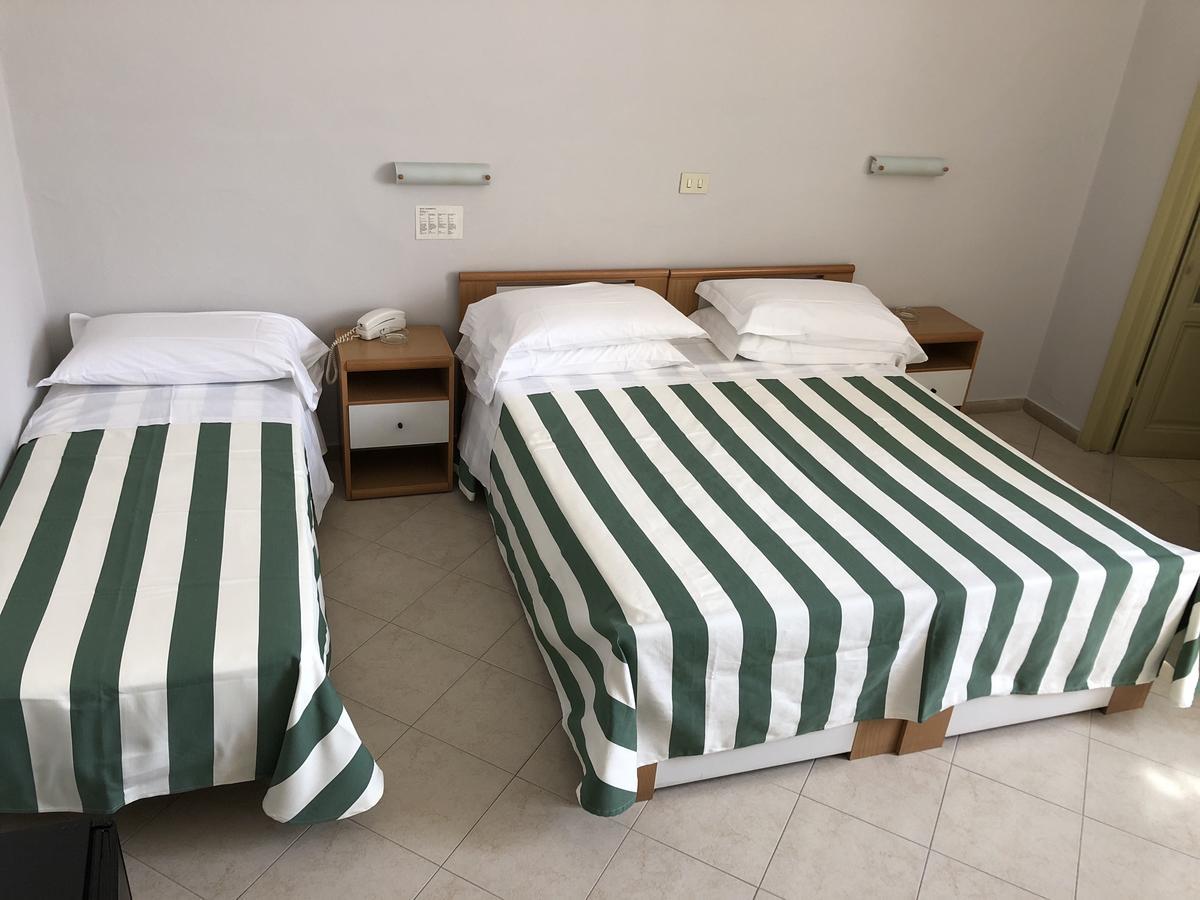 Hotel Valdinievole Лидо Ди Камайоре Екстериор снимка