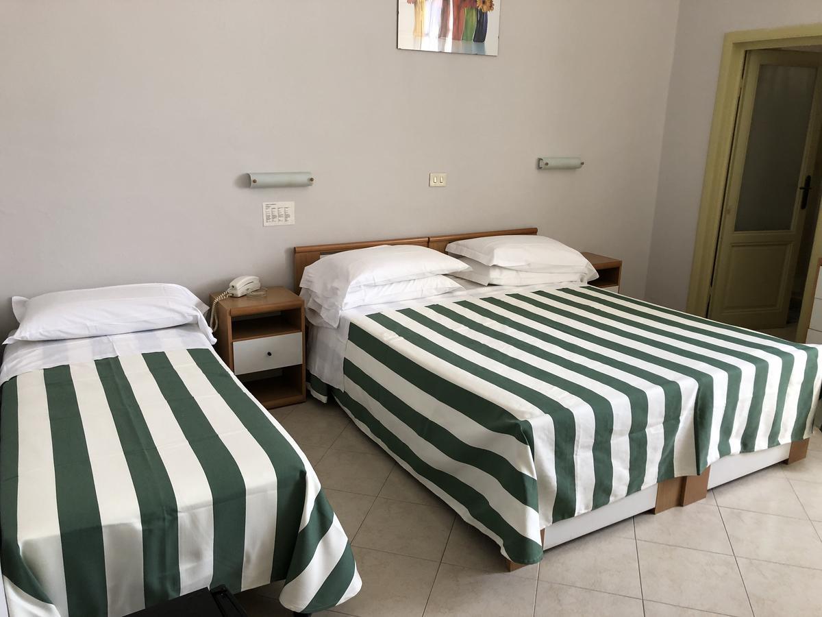 Hotel Valdinievole Лидо Ди Камайоре Екстериор снимка